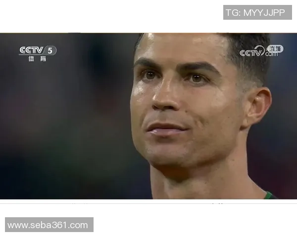 球迷冲进场内抢C罗球衣引发欧冠赛场奇葩一幕