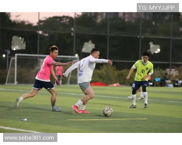 跟特队与基辅迪纳摩的激烈对决展现足球魅力与团队精神